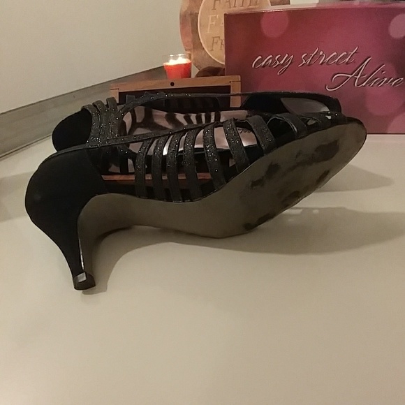 Easy Street Alive 5 size 8W Black Glitter Heels - Picture 5 of 7